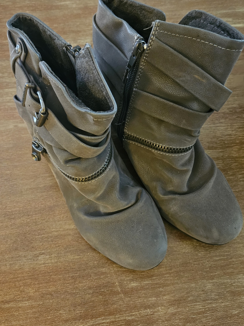 Blowfish Booties Gray Suede Wedge Ankle Boots with Buckle and Zip Size 9 Womens - Picture 6 of 9